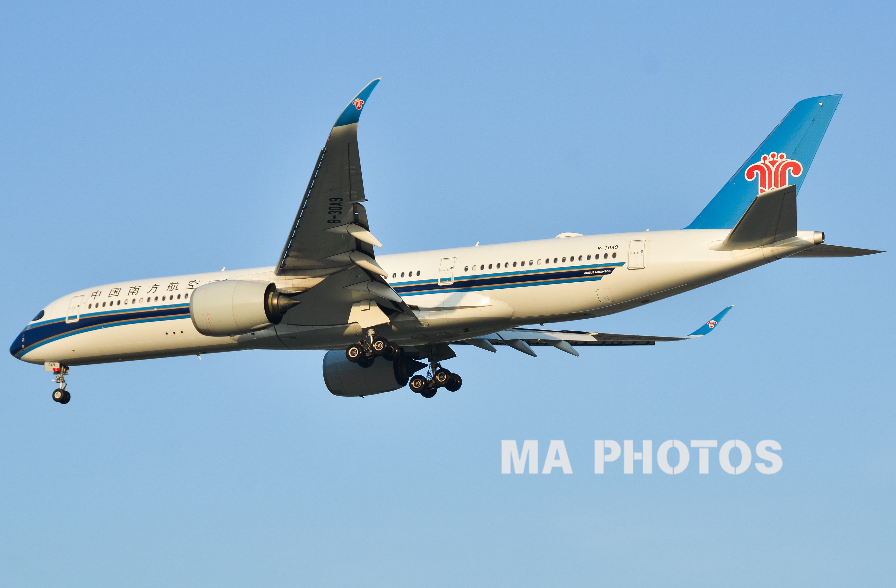 南航359清晨降落广州白云